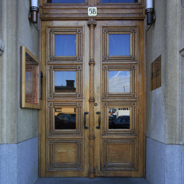 Fastighetsregister Lundbergs i ek med LED-belyst glas - Bild 4