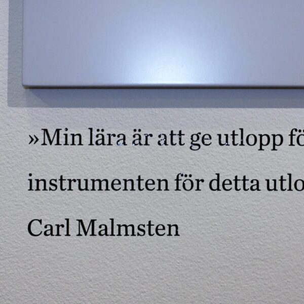 Väggdekor Carl Malmsten med svart vinyl och bildtryck