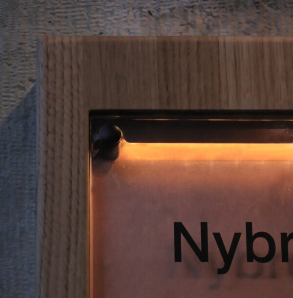 Fastighetsregister Lundbergs i ek med LED-belyst glas - Bild 20