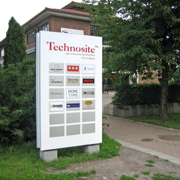 Pylonskylt Technosite med LED och logotyp i profil 10