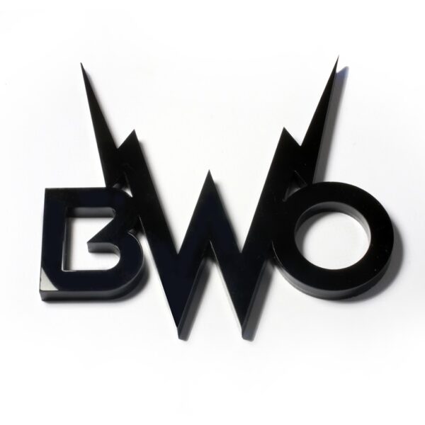 Logotyp BWO – laserutskuren i svart och vit akryl - Bild 3