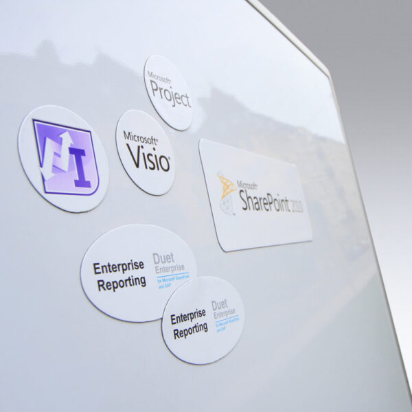 SAP – budgetskylt med magnetisk whiteboard och digitaltryckta skyltar