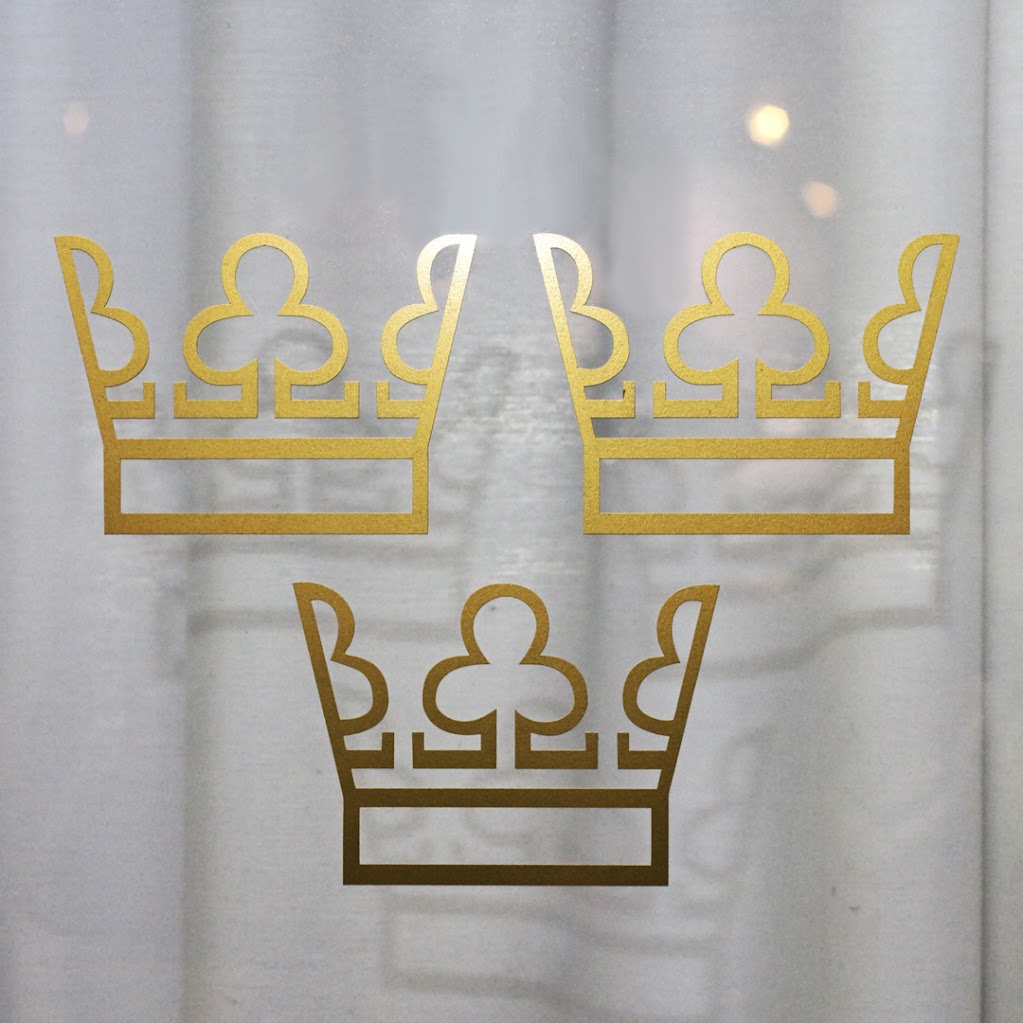 Riksgälden exklusiv fönsterdekor med utskuren guld metallic vinyl