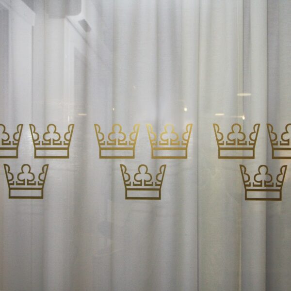 Riksgälden exklusiv fönsterdekor med utskuren guld metallic vinyl - Bild 2