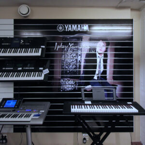 Digitaltryckt vinylväggdekor – Yamaha