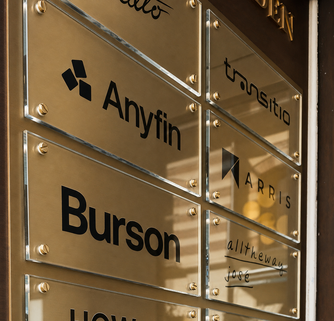 Hufvudstaden Drottninggatan hyresgästregisterskylt bronstitanlegerad rostfritt 1